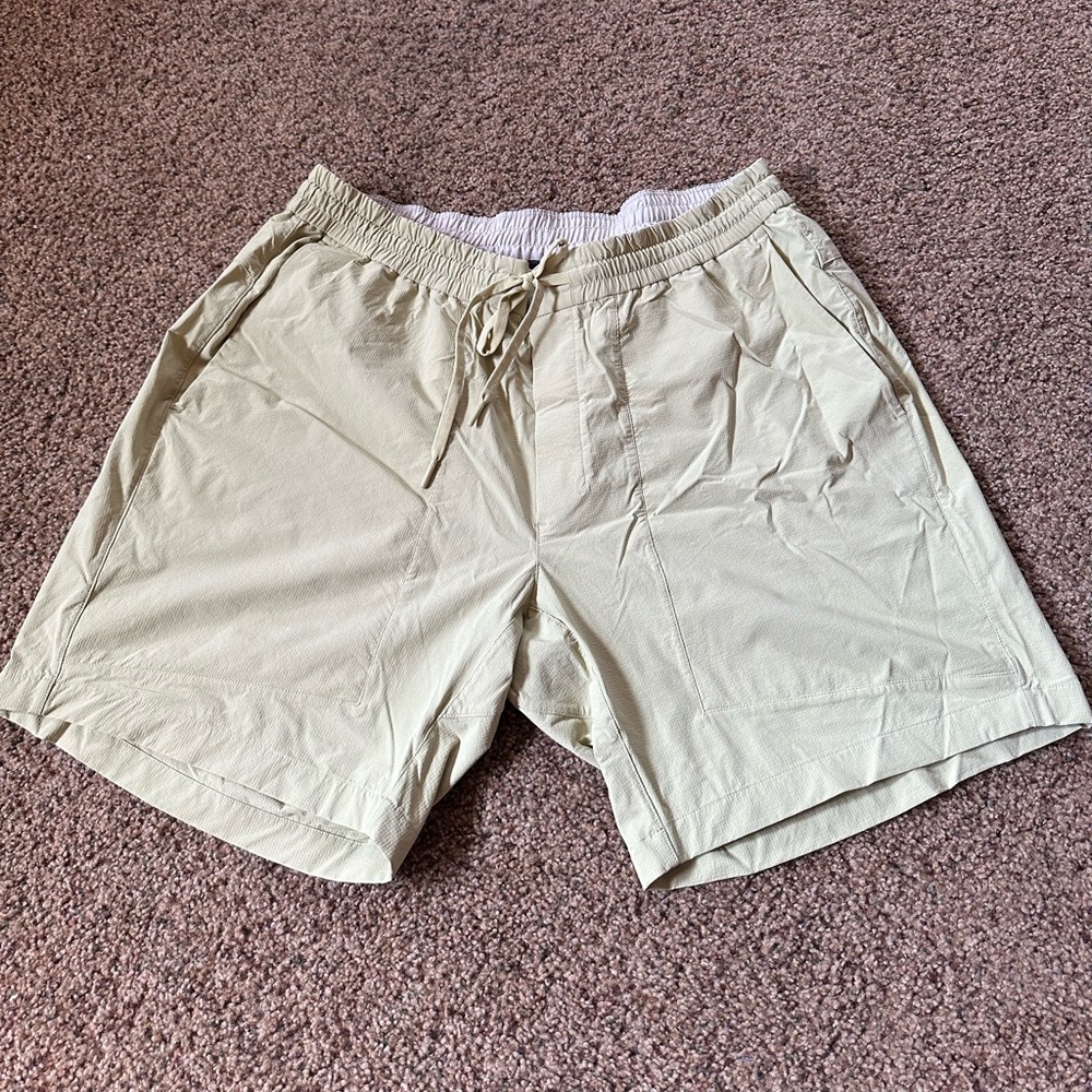 Yellow/Cream Lululemon Shorts “7 XXL